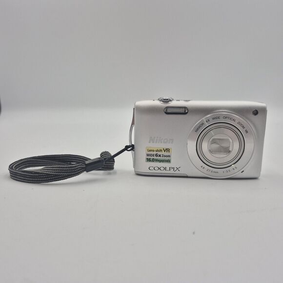 Nikon COOLPIX S3300 Silver Compact Digital Camera USED TESTED - Picture 1 of 8